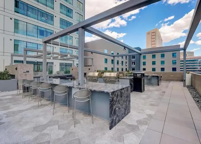Apartment Boulevard Highrise Stu Sky Pool Parking Gym 35 *